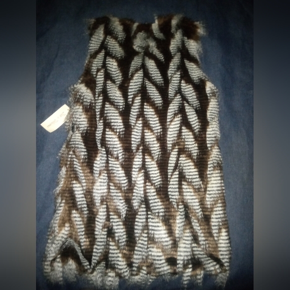 HOT & DELICIOUS "ESTER'S DILEMMA" Brown and White *LIMITED ED* Fur Vest NWT - Picture 2 of 2